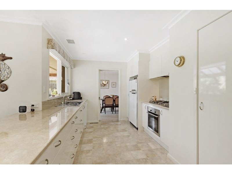 33 Threadbow Crescent, Wheelers Hill VIC 3150