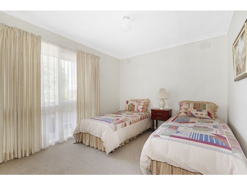 33 Threadbow Crescent, Wheelers Hill VIC 3150