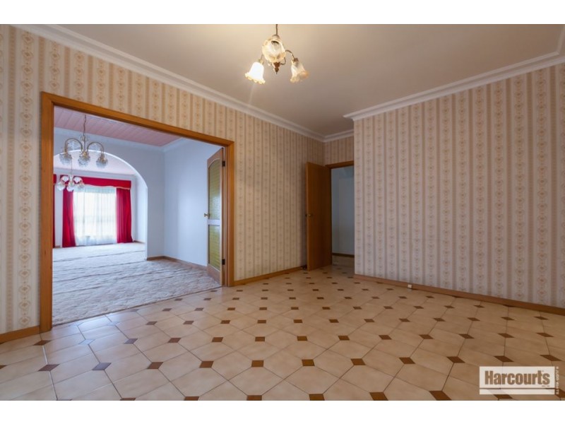 49 Ivanhoe Street, Glen Waverley VIC 3150