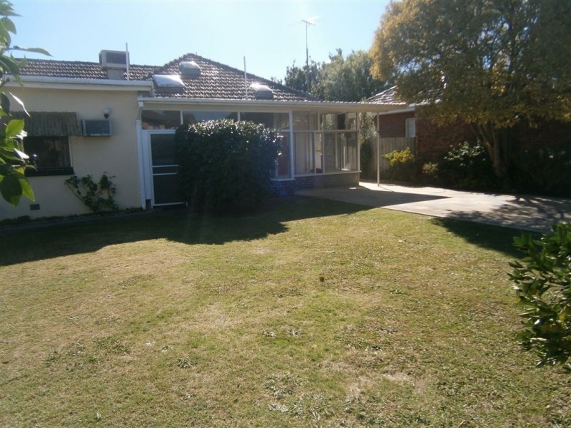 18 Sherwood Road, Mount Waverley VIC 3149