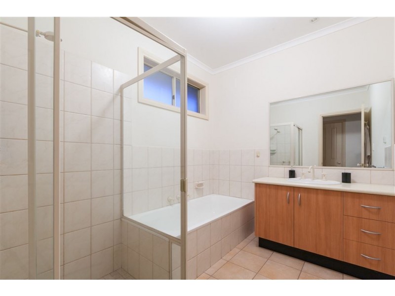 1/5 Netherby Avenue, Wheelers Hill VIC 3150