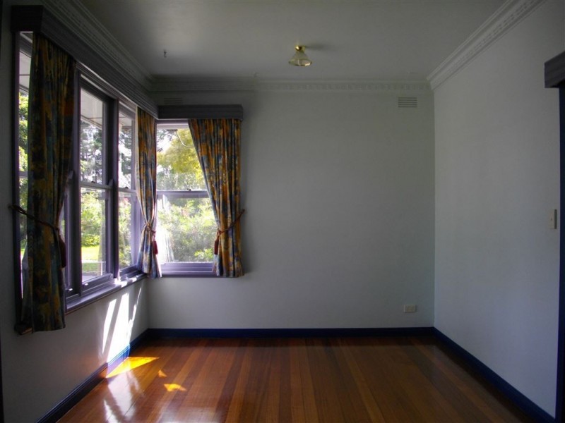 8 Crown Street, Glen Waverley VIC 3150