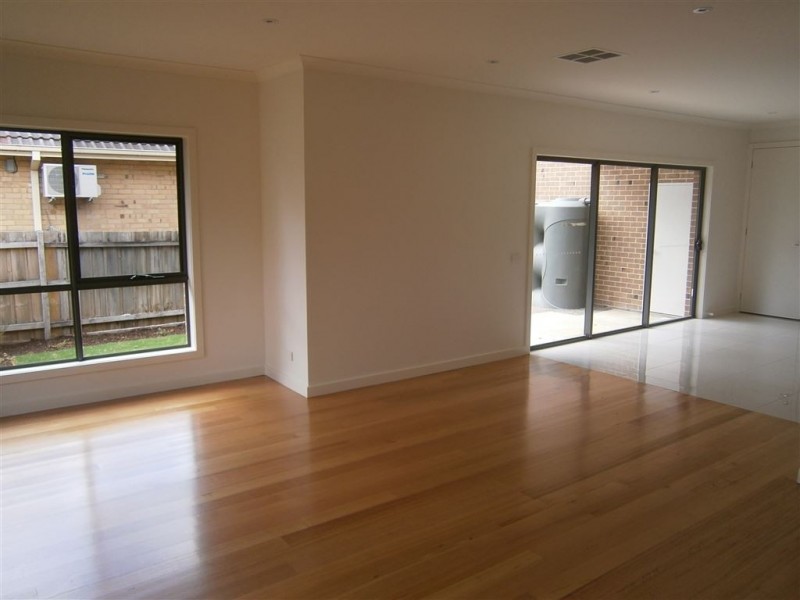1/32 Kincumber Drive, Glen Waverley VIC 3150