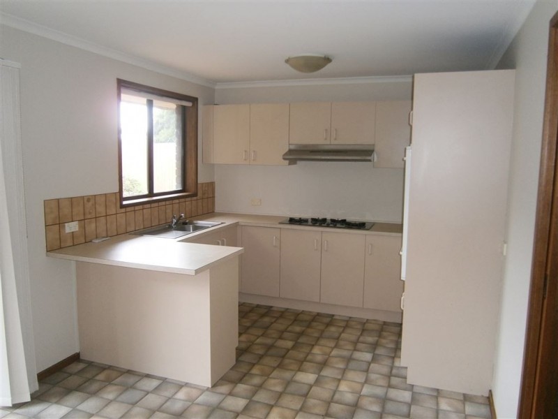 2/14 Chivers Avenue, Glen Waverley VIC 3150