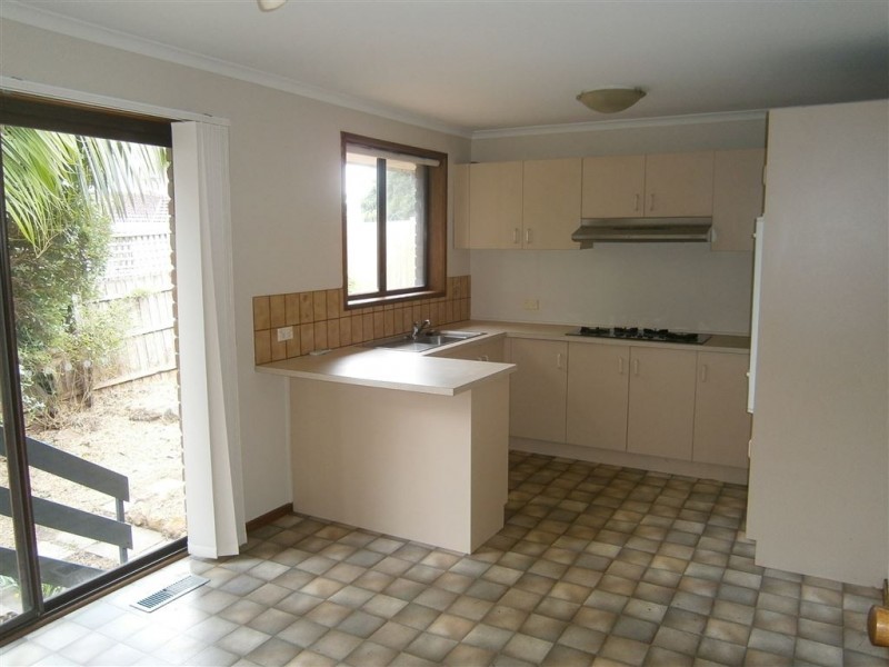 2/14 Chivers Avenue, Glen Waverley VIC 3150