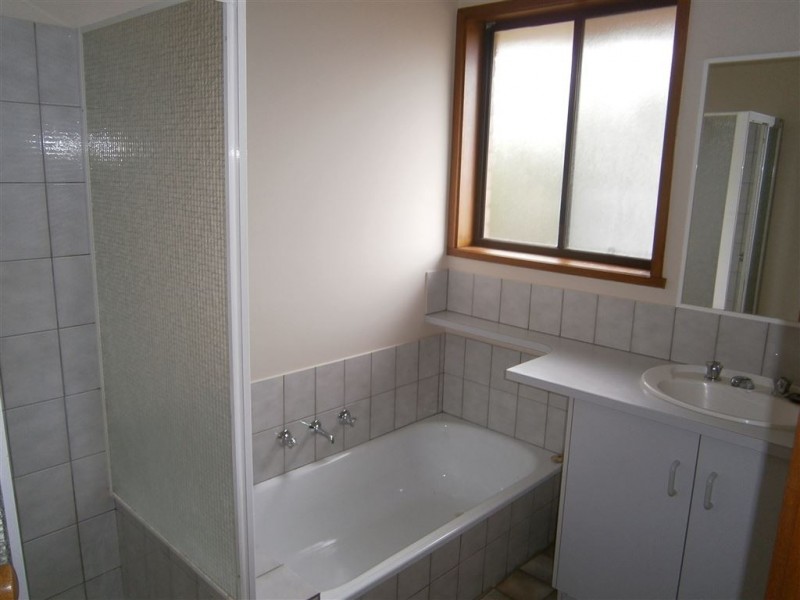 2/14 Chivers Avenue, Glen Waverley VIC 3150