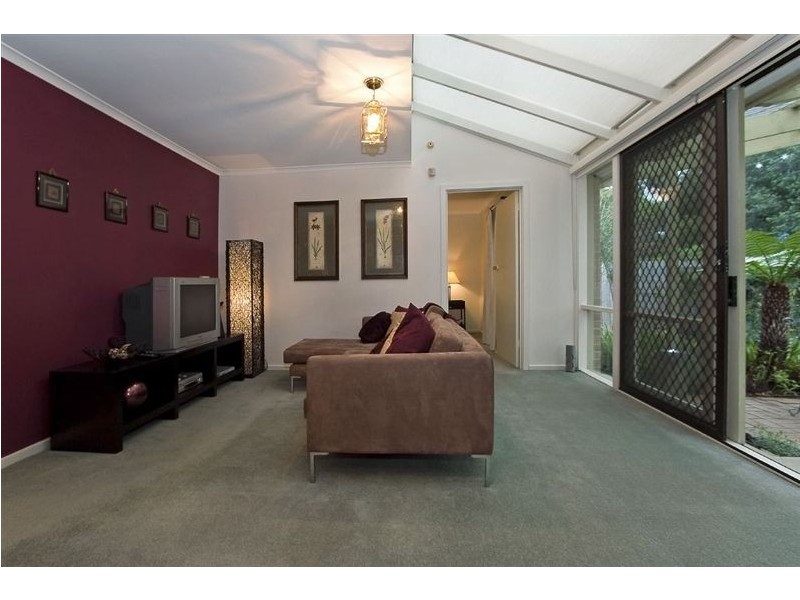 16 Chapman Boulevard, Glen Waverley VIC 3150