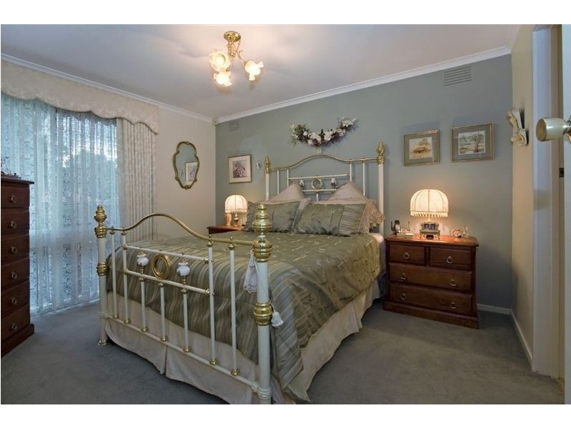 16 Chapman Boulevard, Glen Waverley VIC 3150