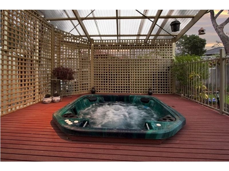 16 Chapman Boulevard, Glen Waverley VIC 3150