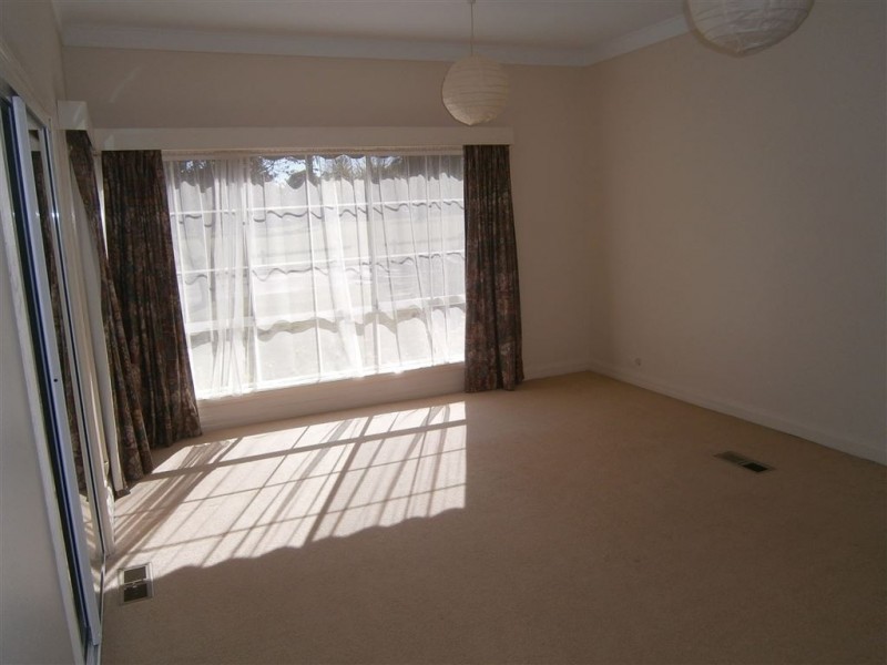 18 Sherwood Road, Mount Waverley VIC 3149