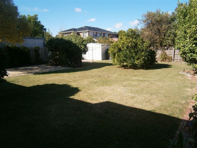 18 Sherwood Road, Mount Waverley VIC 3149