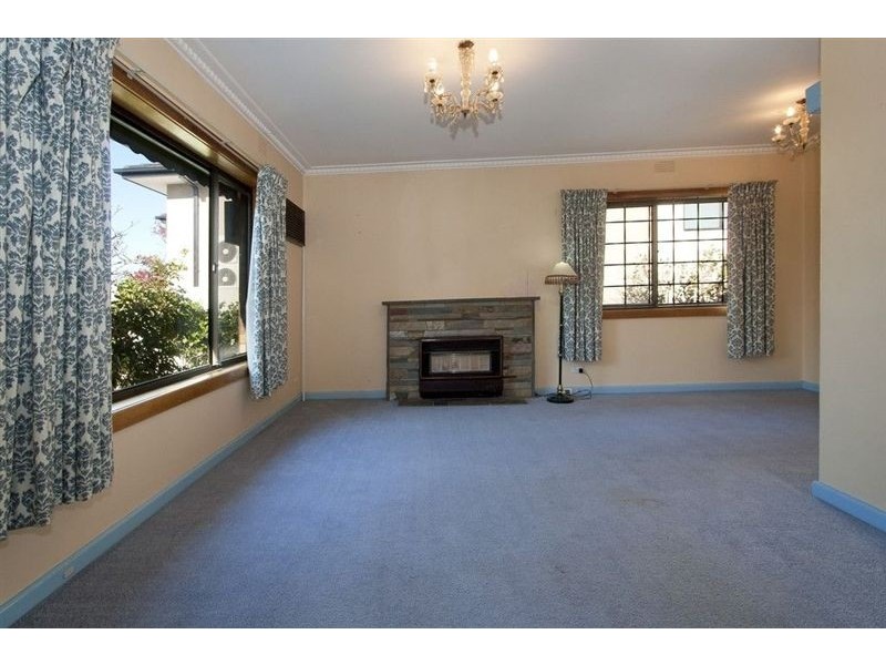 17 Kinnoull Grove, Glen Waverley VIC 3150