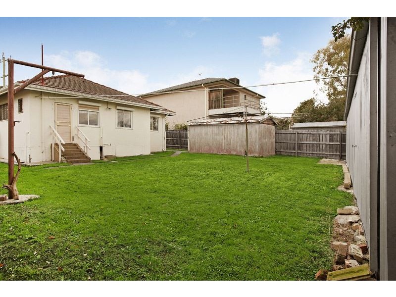 5 Binalong Avenue, Chadstone VIC 3148