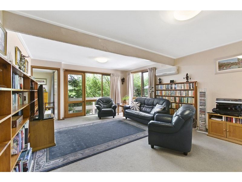 33 Sunnybrook Drive, Wheelers Hill VIC 3150