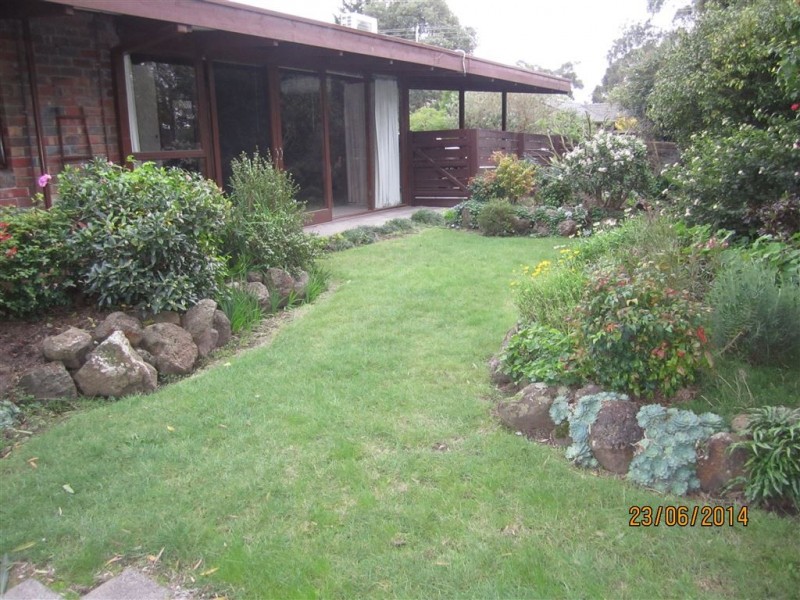 10 Snowden Drive, Glen Waverley VIC 3150