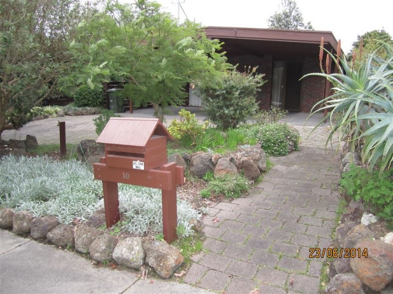 10 Snowden Drive, Glen Waverley VIC 3150