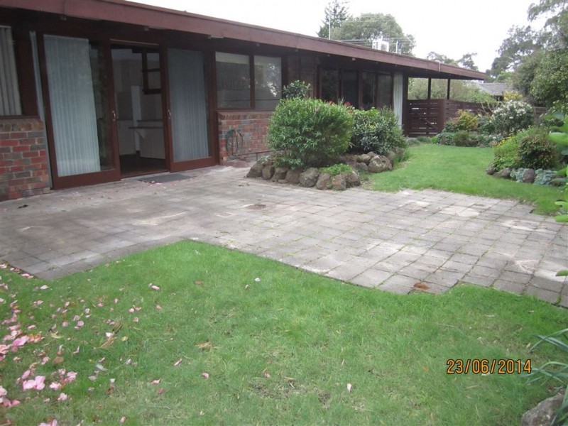 10 Snowden Drive, Glen Waverley VIC 3150