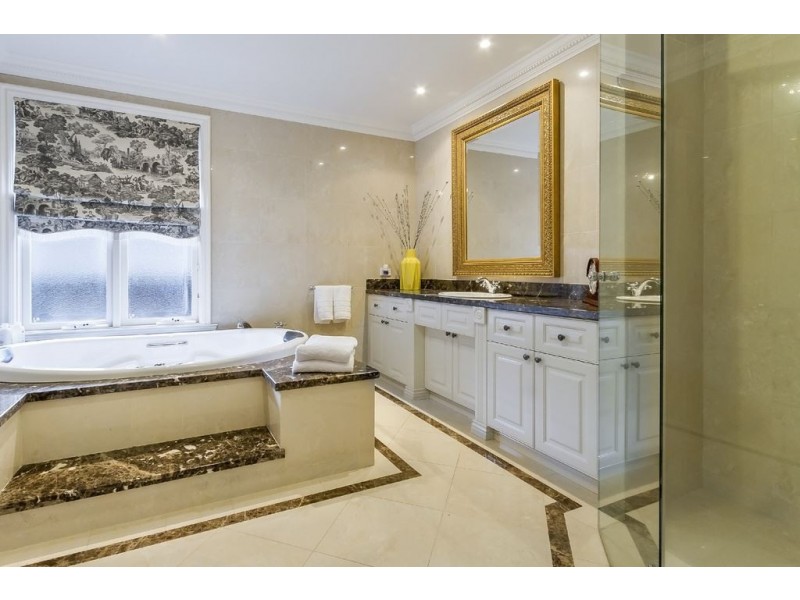 23 Winterton Drive, Wheelers Hill VIC 3150