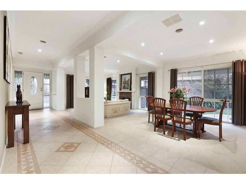 11 Larter Court, Wantirna South VIC 3152