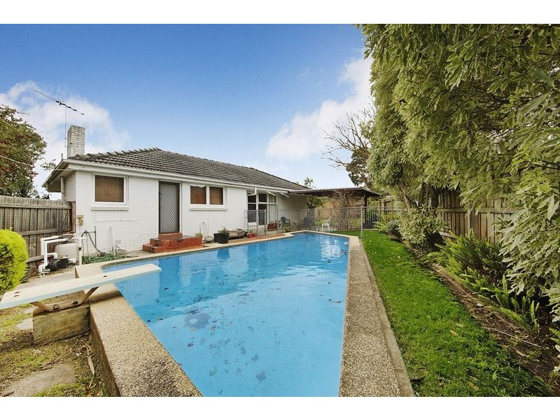 2 Howell Drive, Mount Waverley VIC 3149