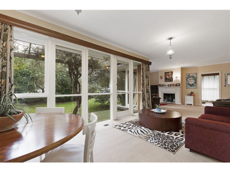 18 Amber Grove, Mount Waverley VIC 3149