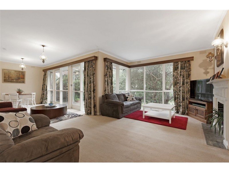 18 Amber Grove, Mount Waverley VIC 3149