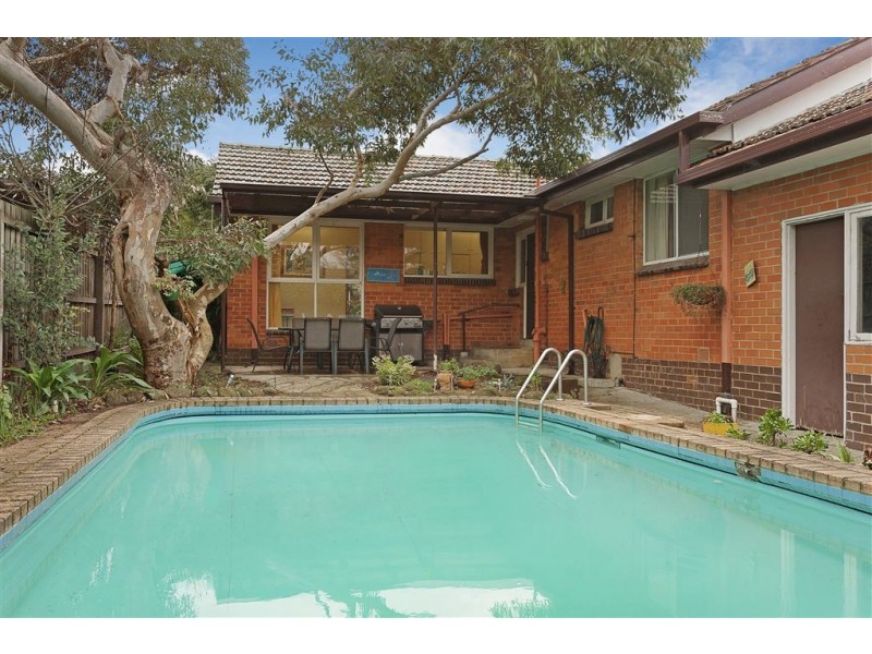 18 Amber Grove, Mount Waverley VIC 3149