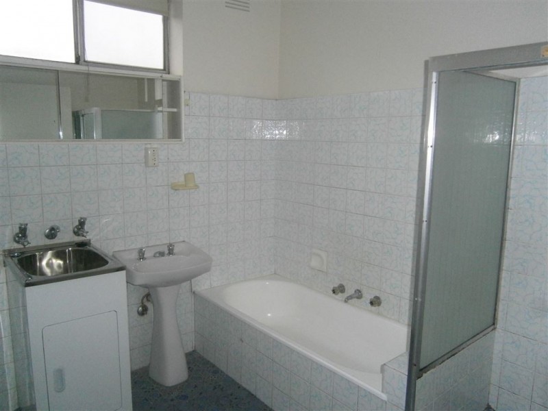 2/60 Ferntree Gully Road, Oakleigh VIC 3166