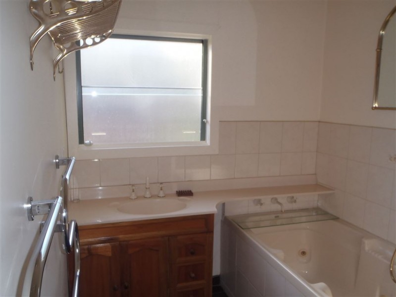 25 Deans Wood Road, Forest Hill VIC 3131