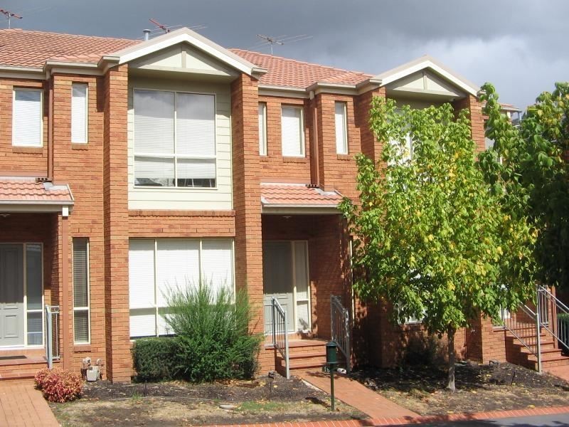 18 Larkspur Circuit, Glen Waverley VIC 3150