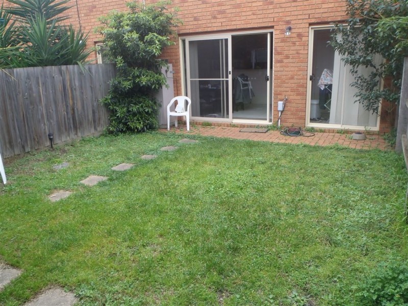 18 Larkspur Circuit, Glen Waverley VIC 3150