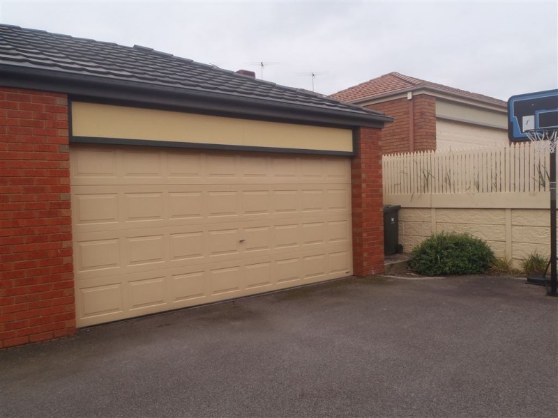 18 Larkspur Circuit, Glen Waverley VIC 3150