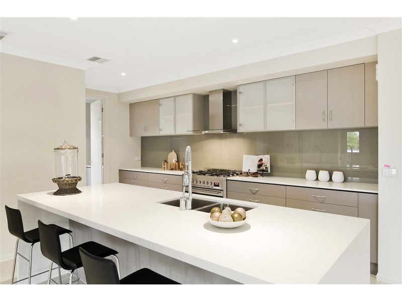 5 Summit Crescent, Glen Waverley VIC 3150