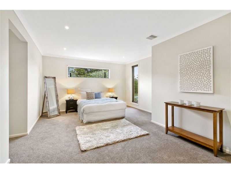 5 Summit Crescent, Glen Waverley VIC 3150