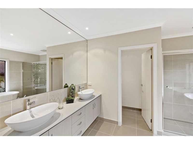 5 Summit Crescent, Glen Waverley VIC 3150