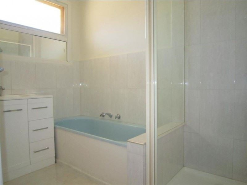 8 Statesman Avenue, Burwood East VIC 3151