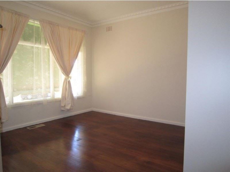 8 Statesman Avenue, Burwood East VIC 3151