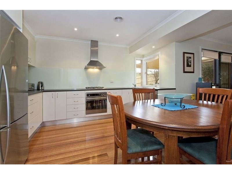 11 Glenora Drive, Vermont VIC 3133