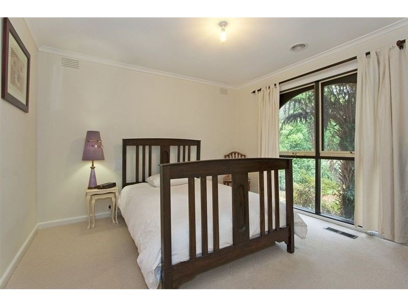 11 Glenora Drive, Vermont VIC 3133