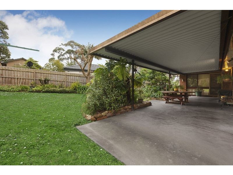 6 Cambrian Crescent, Wheelers Hill VIC 3150