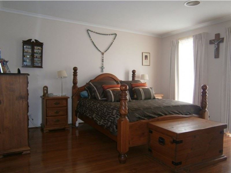 2 Epworth Court, Glen Waverley VIC 3150