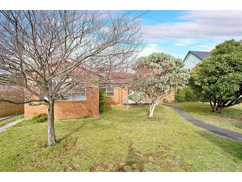 8 Whitehaven Crescent, Mulgrave VIC 3170
