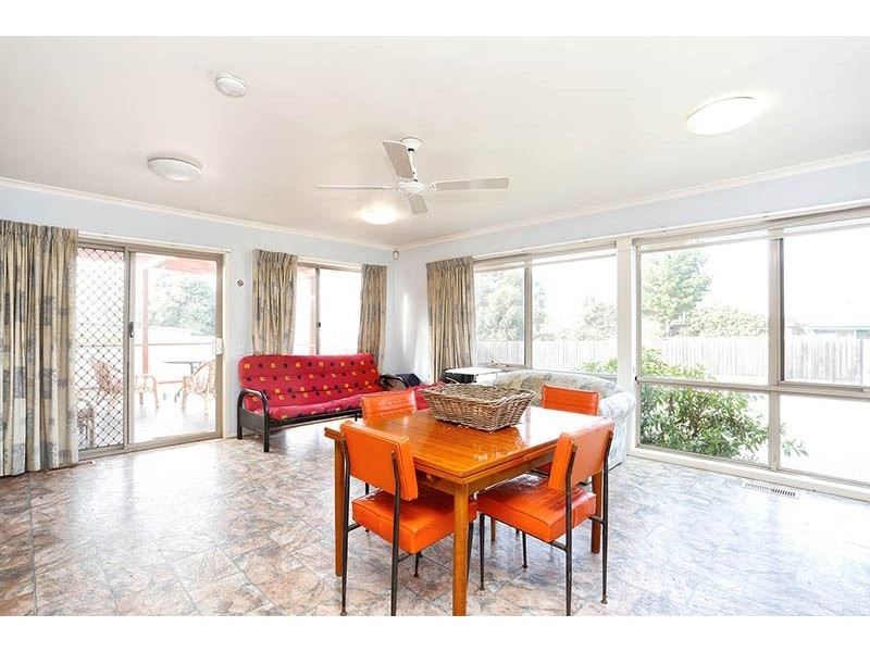 8 Whitehaven Crescent, Mulgrave VIC 3170