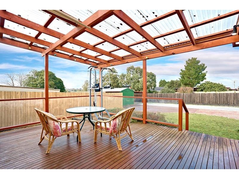8 Whitehaven Crescent, Mulgrave VIC 3170