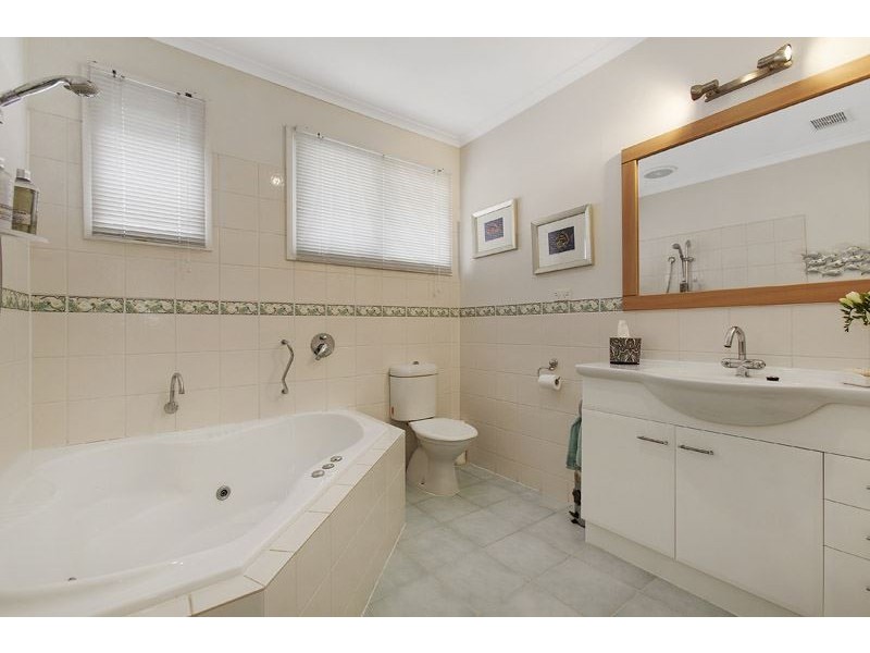 15 Diamond Avenue, Glen Waverley VIC 3150