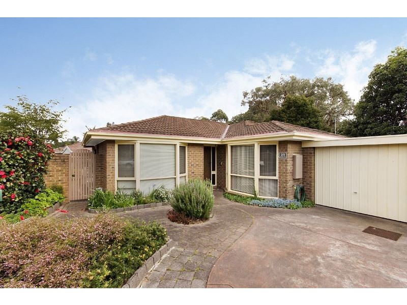 2/11 Carramar Avenue, Glen Waverley VIC 3150