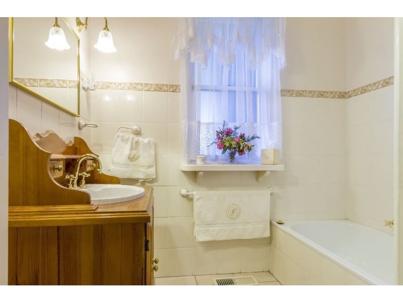 6 Glen Road, Glen Waverley VIC 3150