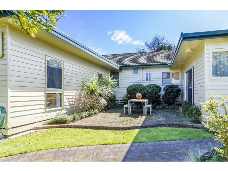 6 Glen Road, Glen Waverley VIC 3150