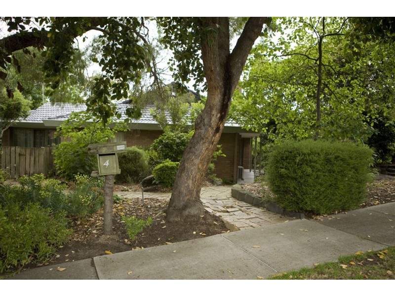 4 Cuthbert Court, Wheelers Hill VIC 3150