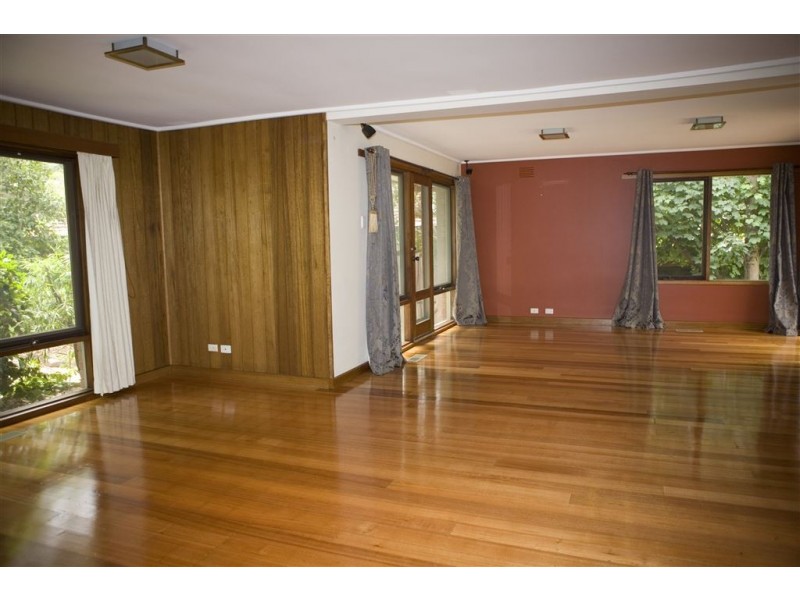 4 Cuthbert Court, Wheelers Hill VIC 3150